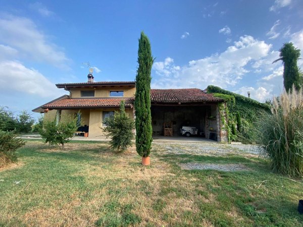 casa indipendente in vendita a Pinerolo in zona Baudenasca