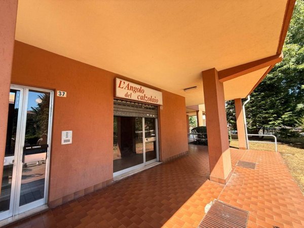 negozio in vendita a Pinerolo