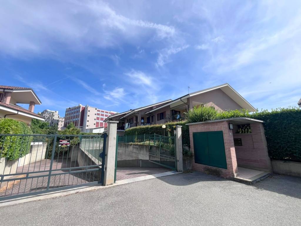 appartamento in vendita a Pinerolo in zona Avaro/Tron