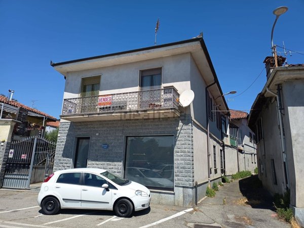 esavano in vendita a Pinerolo in zona Abbadia Alpina