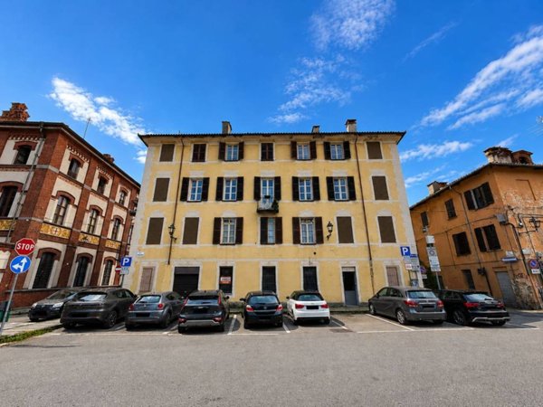 negozio in vendita a Pinerolo