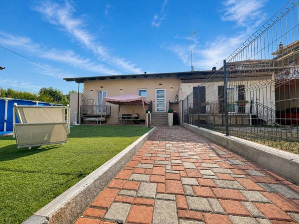 casa indipendente in vendita a Pinerolo in zona Abbadia Alpina