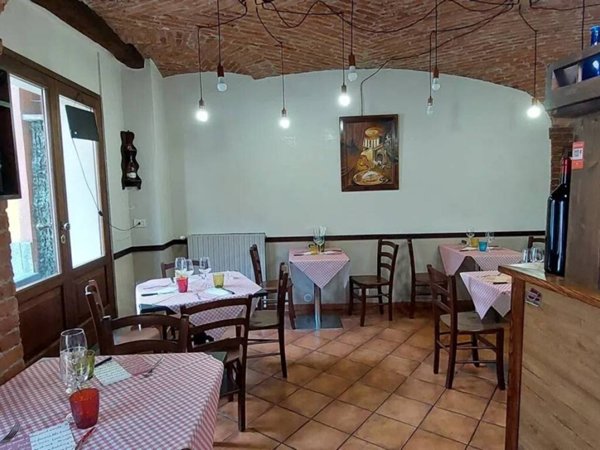 negozio in vendita a Pinerolo in zona Avaro/Tron