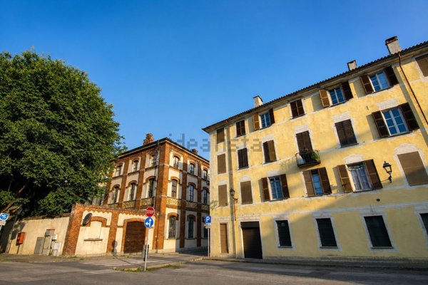 locale commerciale in vendita a Pinerolo