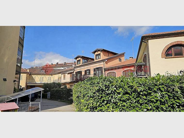 casa indipendente in vendita a Pinerolo in zona Avaro/Tron