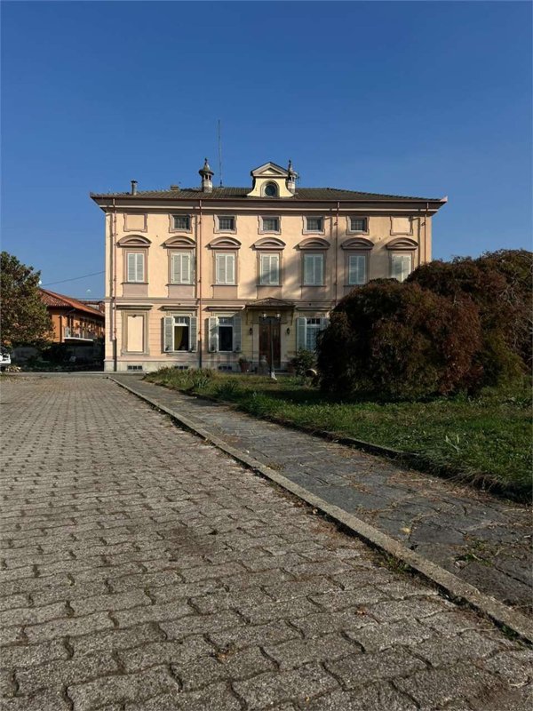 appartamento in vendita a Pinerolo in zona Salera