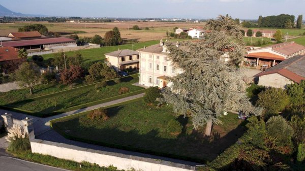 casa indipendente in vendita a Pinerolo in zona Riva