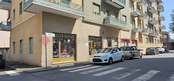 negozio in vendita a Pinerolo in zona Avaro/Tron