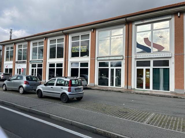 locale commerciale in vendita a Pinerolo in zona Baudenasca