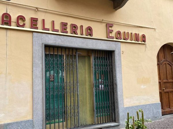 locale commerciale in vendita a Pinerolo in zona Avaro/Tron