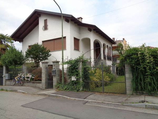 casa indipendente in vendita a Pinerolo