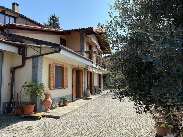 casa indipendente in vendita a Pinerolo in zona Losani