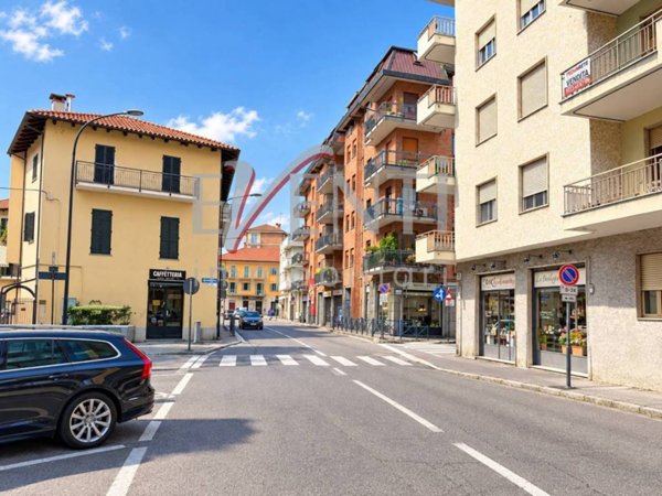 negozio in vendita a Pinerolo in zona Avaro/Tron