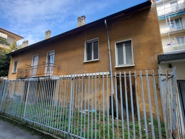 casa indipendente in vendita a Pinerolo in zona Avaro/Tron