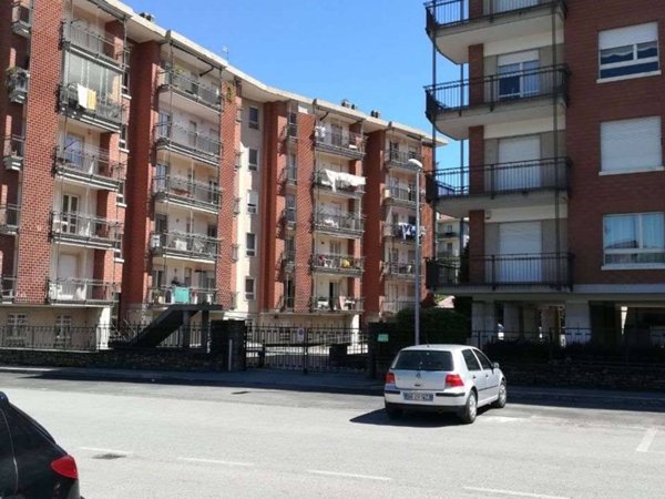 negozio in vendita a Pinerolo in zona Avaro/Tron