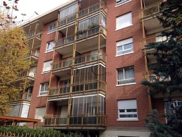 negozio in vendita a Pinerolo in zona Motta Grossa