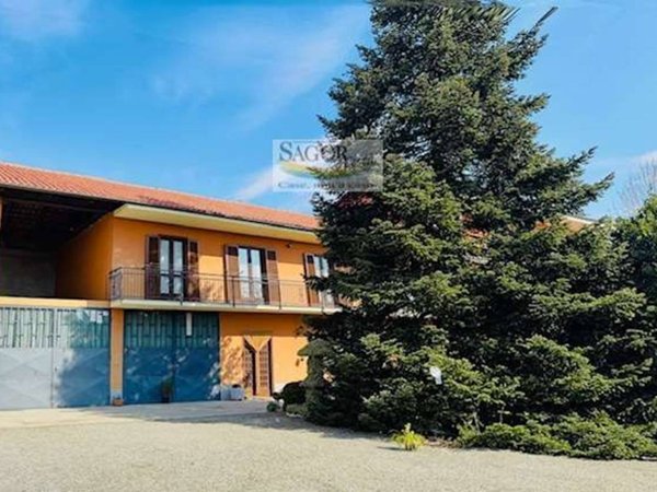 casale in vendita a Pinerolo in zona Baudenasca