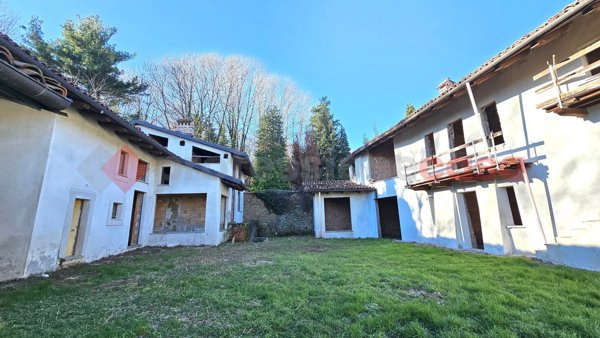casa indipendente in vendita a Pinerolo in zona Losani