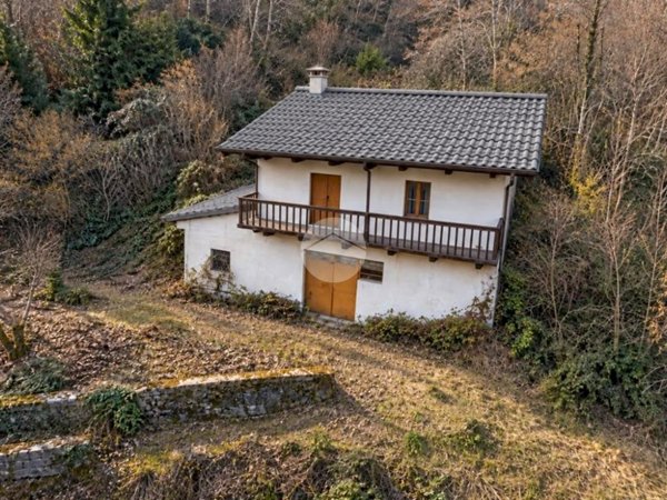 casa indipendente in vendita a Pinerolo in zona Talucco