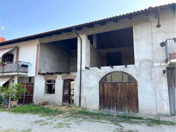 casa indipendente in vendita a Pinerolo in zona Bacchiasso