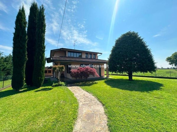 casa indipendente in vendita a Monte Cremasco