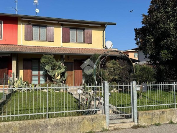 casa indipendente in vendita a Monte Cremasco