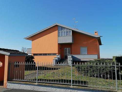 casa indipendente in vendita a Monte Cremasco