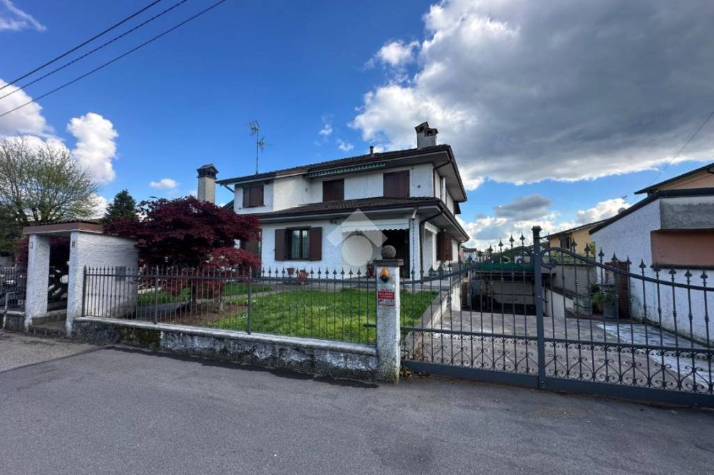 casa indipendente in vendita a Monte Cremasco