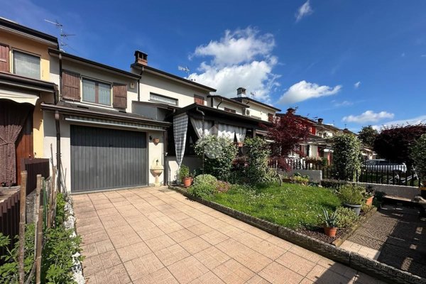 casa indipendente in vendita a Monte Cremasco