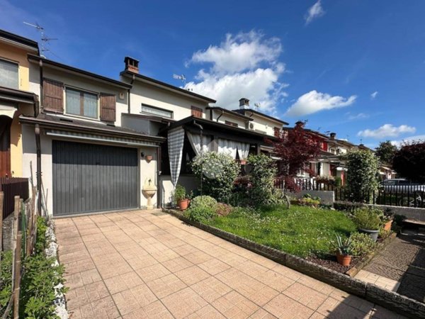 casa indipendente in vendita a Monte Cremasco