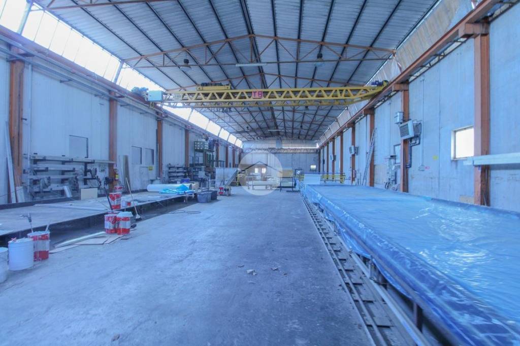locale commerciale in vendita a Monte Cremasco