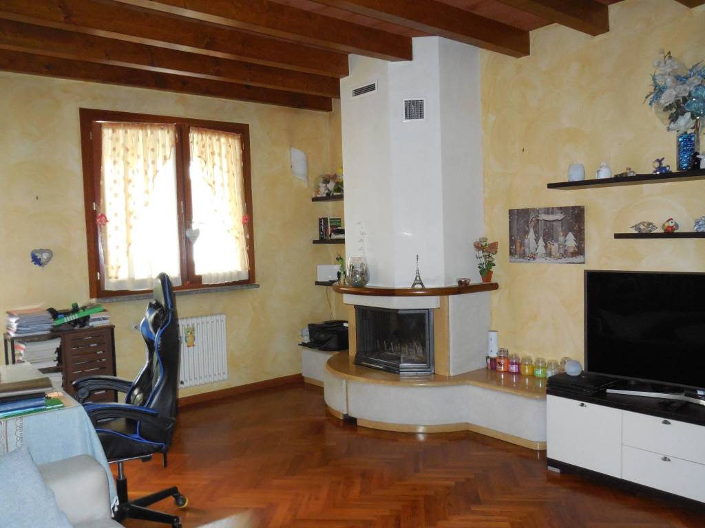 casa indipendente in vendita a Monte Cremasco