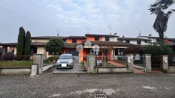 casa indipendente in vendita a Monte Cremasco