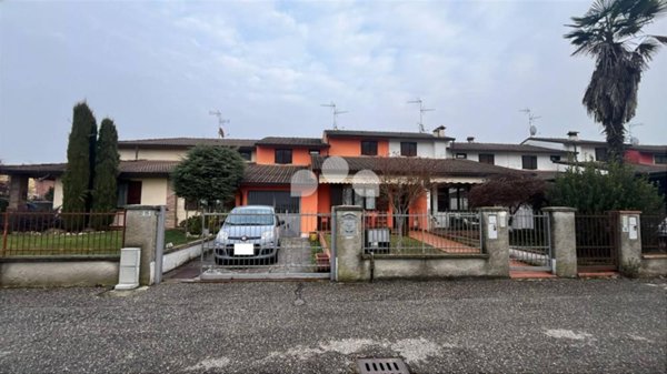casa indipendente in vendita a Monte Cremasco