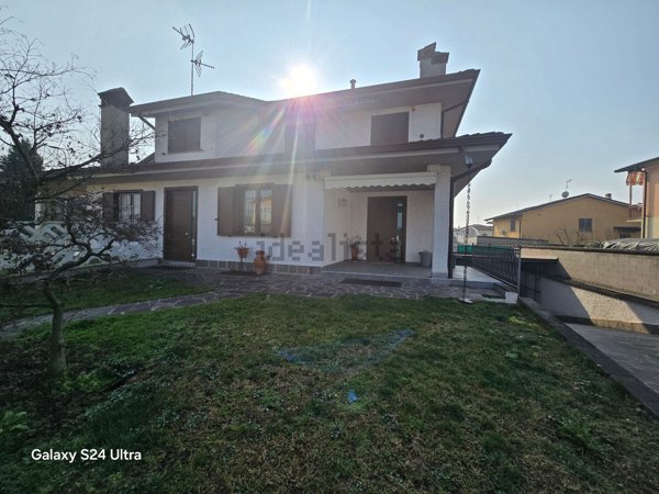 casa indipendente in vendita a Monte Cremasco