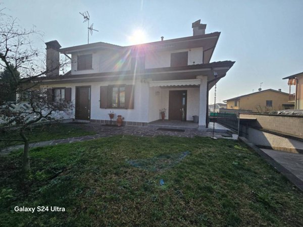 casa indipendente in vendita a Monte Cremasco