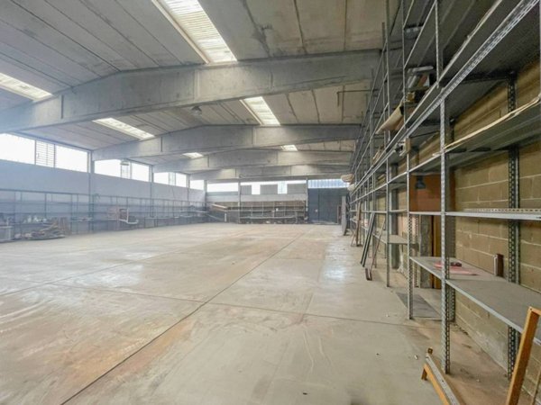 locale commerciale in vendita a Monte Cremasco