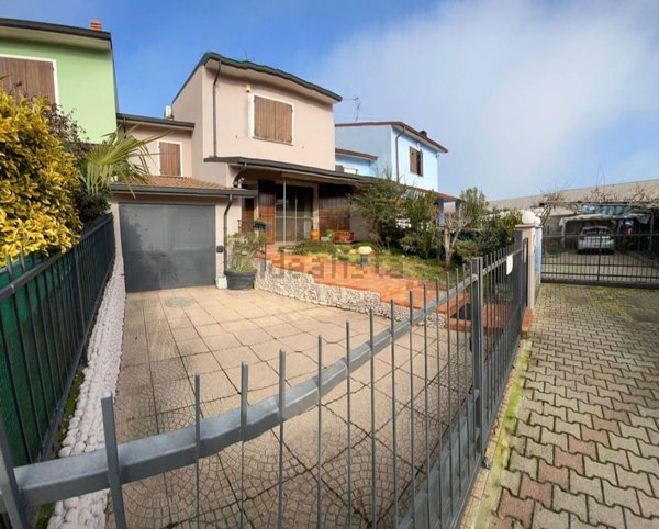 casa indipendente in vendita a Monte Cremasco
