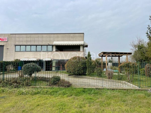 locale commerciale in vendita a Montodine