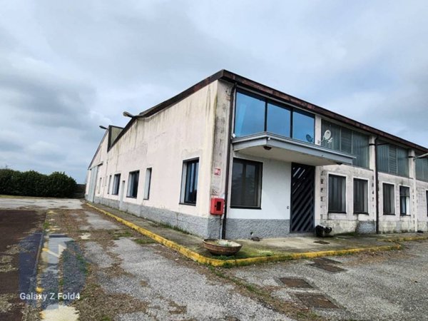 locale commerciale in vendita a Montodine