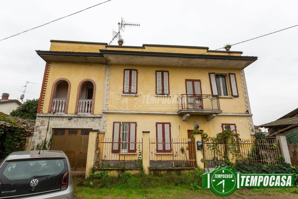 casa indipendente in vendita a Montodine