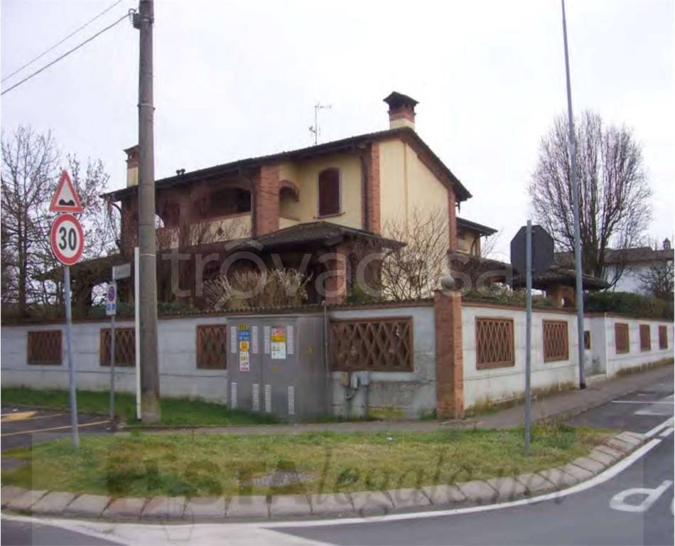 casa indipendente in vendita a Montodine