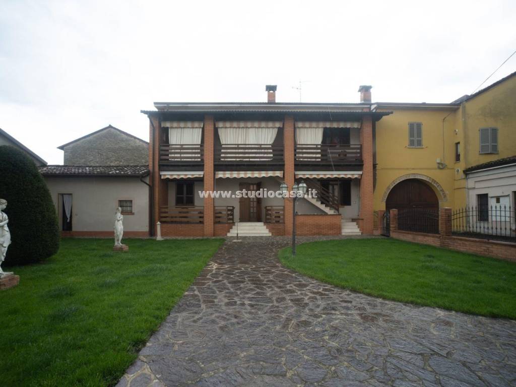 casa indipendente in vendita a Montodine