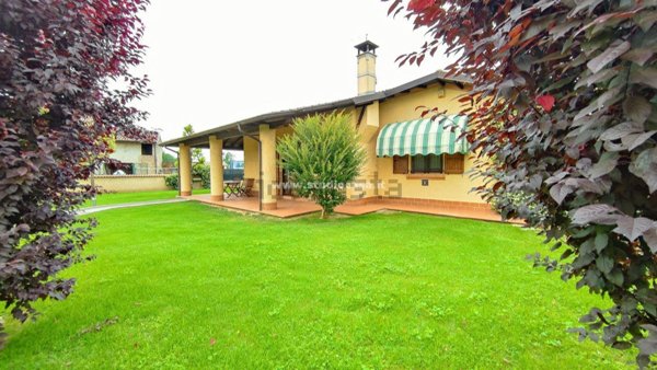 casa indipendente in vendita a Montodine
