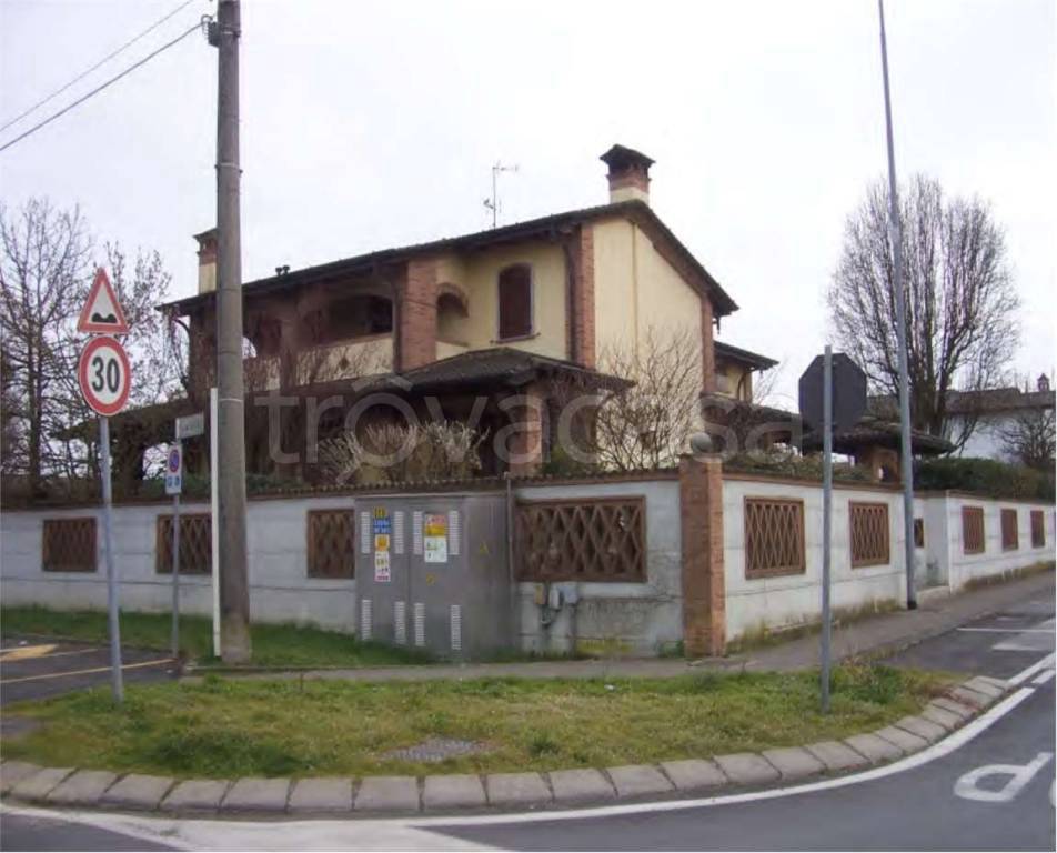 casa indipendente in vendita a Montodine