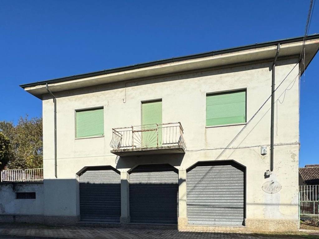 casa indipendente in vendita a Montodine