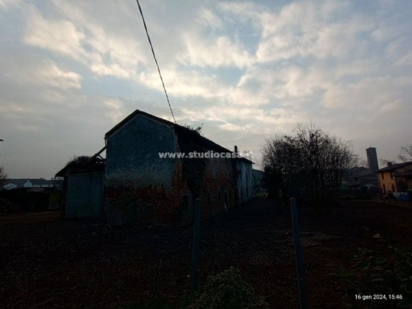 casale in vendita a Montodine