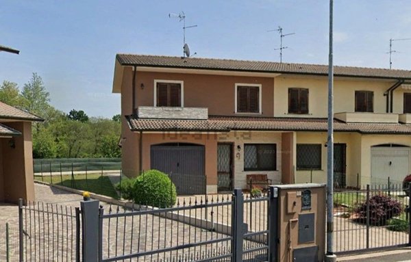 casa indipendente in vendita a Montodine