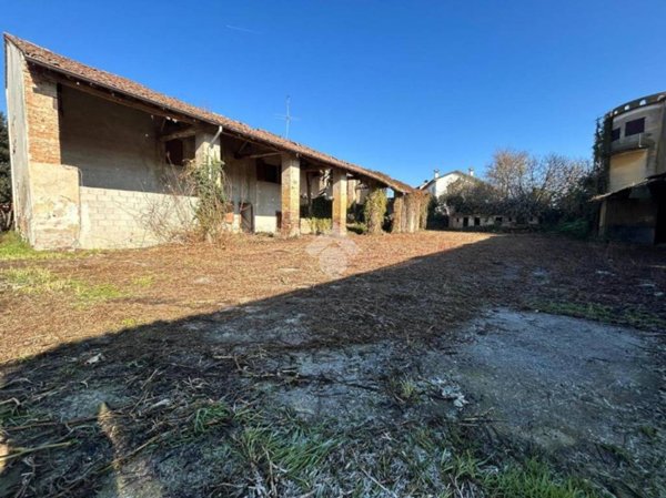 casale in vendita a Montodine