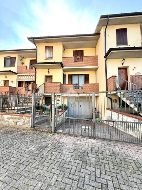 casa indipendente in vendita a Montodine